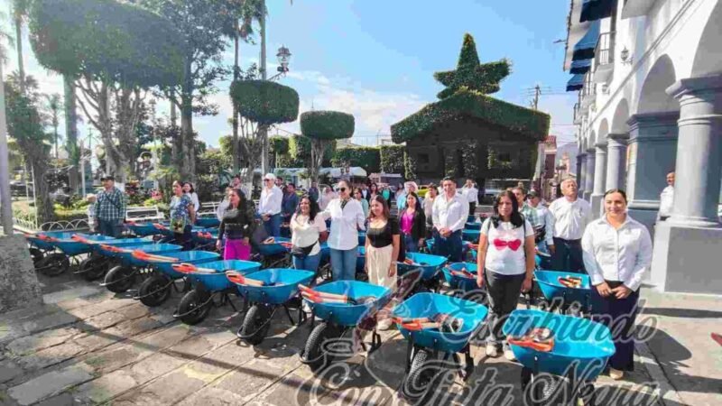ENTREGA ALCALDE APOYOS A AGENTES MUNICIPALES