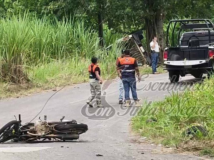 CHOCAN MOTO Y CAMIONETA; HAY UN MUERTO