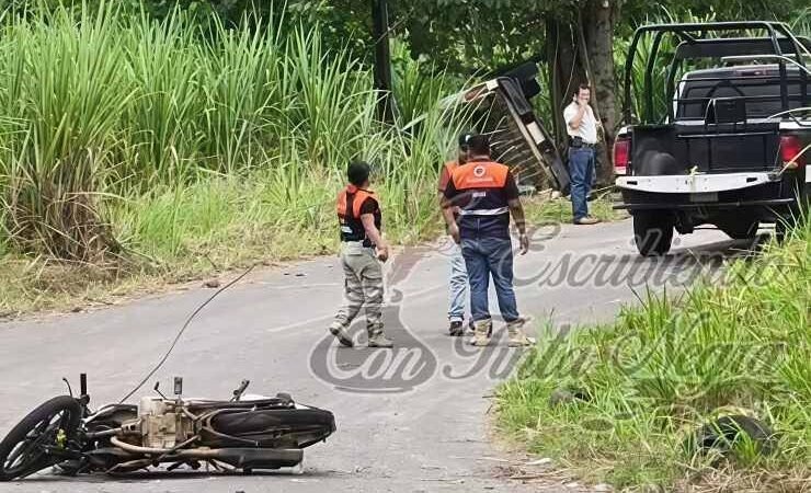 CHOCAN MOTO Y CAMIONETA; HAY UN MUERTO