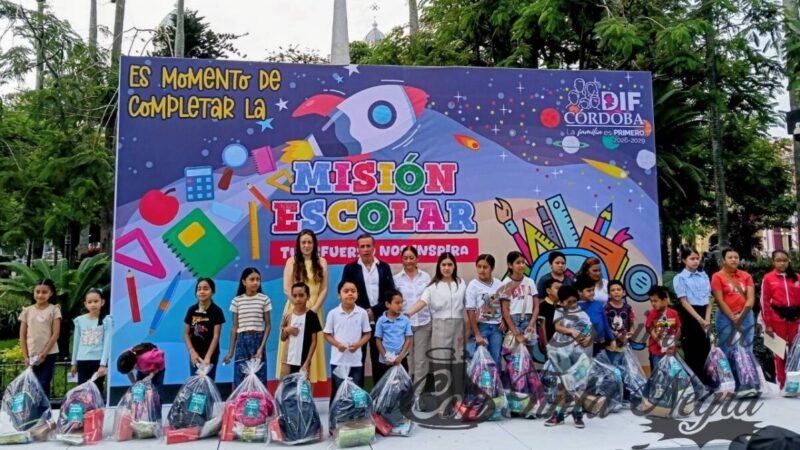 DIF DE CÓRDOBA APOYA A MÁS DE 600 ESTUDIANTES CON ÚTILES, MOCHILAS Y ZAPATOS