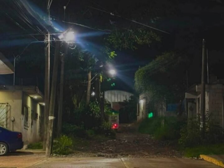 AVANZAN TRABAJOS DE REHABILITACIÓN DE ALUMBRADO PÚBLICO EN CHOCAMÁN