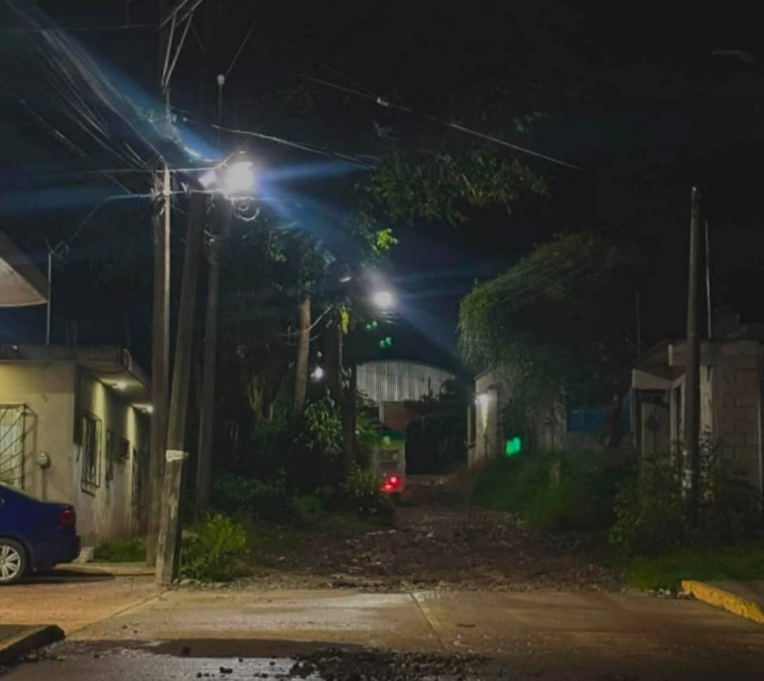 AVANZAN TRABAJOS DE REHABILITACIÓN DE ALUMBRADO PÚBLICO EN CHOCAMÁN