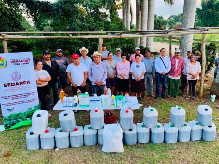 ENTREGA SEDARPA FERTILIZANTE A PRODUCTORES DE HUATUSCO