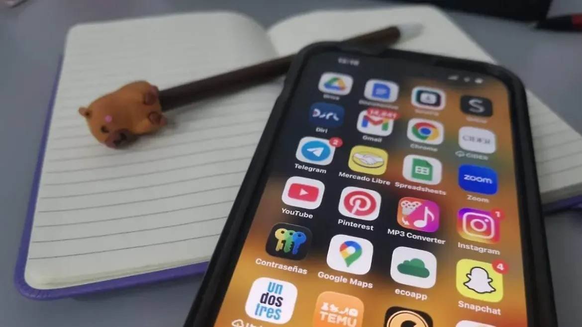CLAUDIA SHEINBAUM ESTÁ A FAVOR DE RESTRINGIR CELULARES EN LAS ESCUELAS