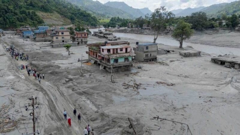 MÁS 2 MIL 400 DESAPARECIDOS POR AVALANCHA ENTRE NEPAL Y CHINA