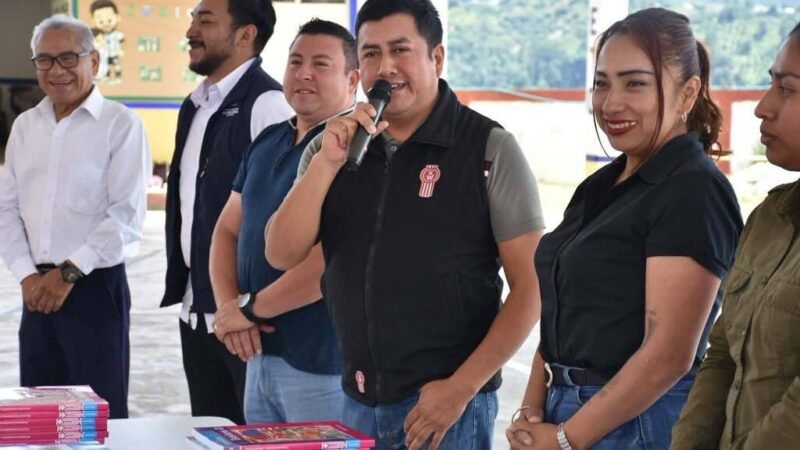 CONCLUYE AYUNTAMIENTO CON ENTREGA DE PAQUETES DE LIBROS