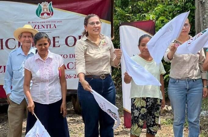 ALCALDESA DE ZENTLA PONE EN MARCHA OBRAS EN EJIDO LA PIÑA
