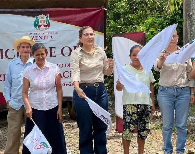 ALCALDESA DE ZENTLA PONE EN MARCHA OBRAS EN EJIDO LA PIÑA