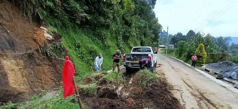 ATIENDE AYUNTAMIENTO EMERGENCIA POR DESLAVE EN AYAHUALULCO