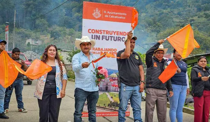 ALCALDE DE CALCAHUALCO ARRANCA OBRA EN 3 DE MAYO