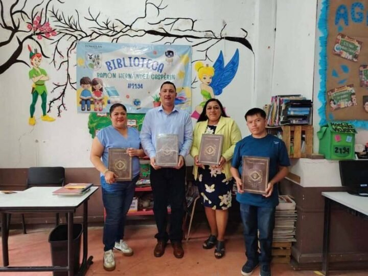 RECIBEN BIBLIOTECAS DE TOMATLÁN MATERIAL BIBLIOGRÁFICO