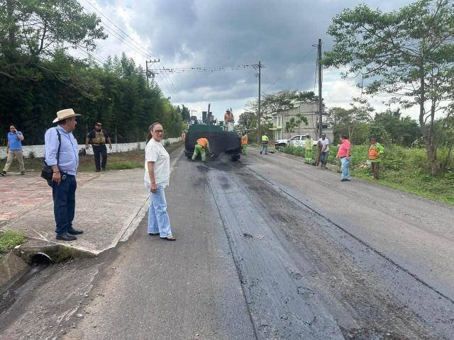 SUPERVISA ALCALDESA REHABILITACIÓN DE CARRETERA A SAN JOSÉ NERIA