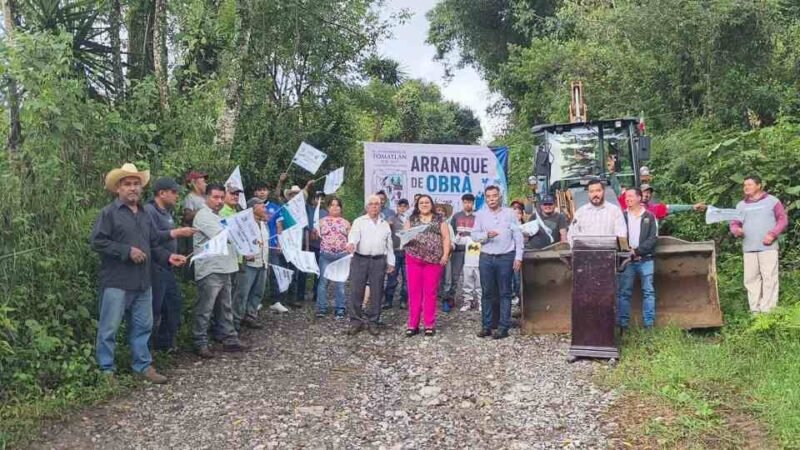 ALCALDE DE TOMATLÁN ARRANCA OBRA EN CRUZ VERDE