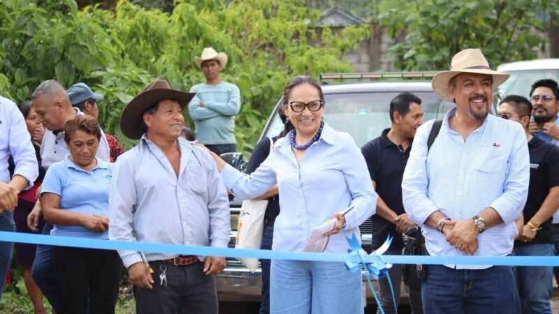 ALCALDESA DE CHOCAMÁN INAUGURA OBRA EN RINCÓN PINTOR