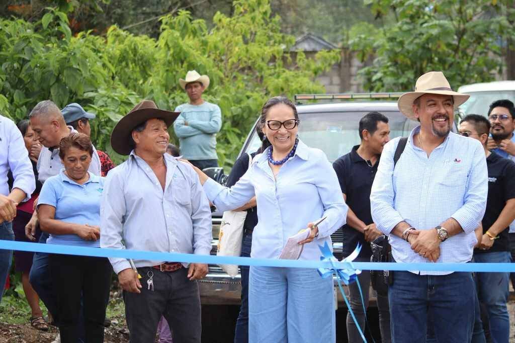 ALCALDESA DE CHOCAMÁN INAUGURA OBRA EN RINCÓN PINTOR