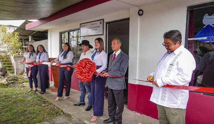 INAUGURAN SUPERVISIÓN ESCOLAR EN CALCAHUALCO