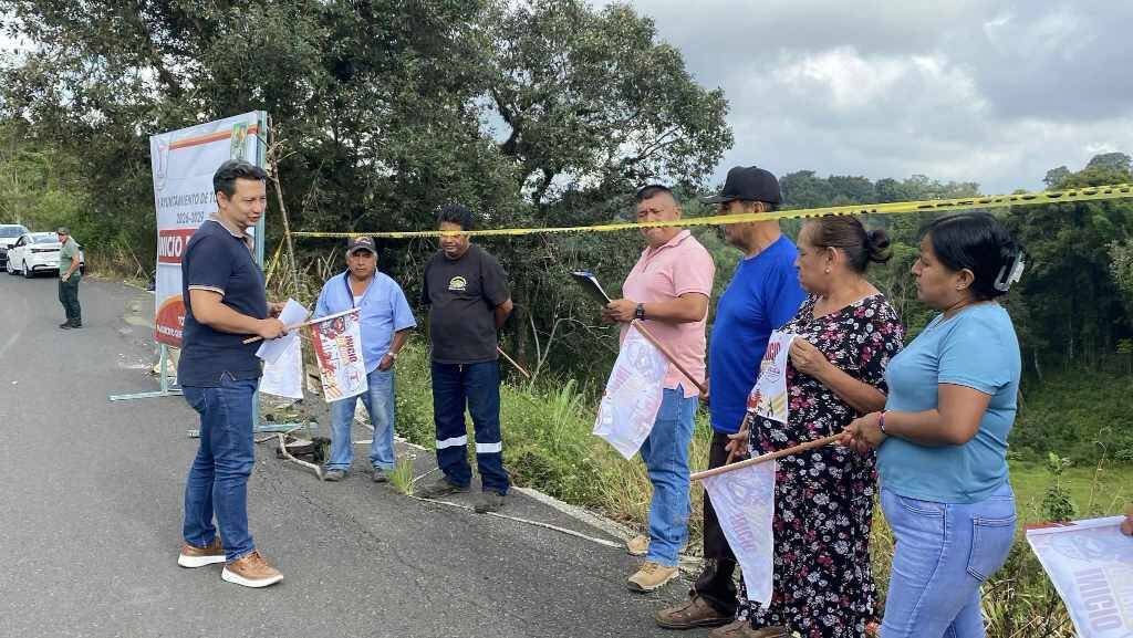 INICIAN REPARACIÓN DE CARRETERA A TLAPALA
