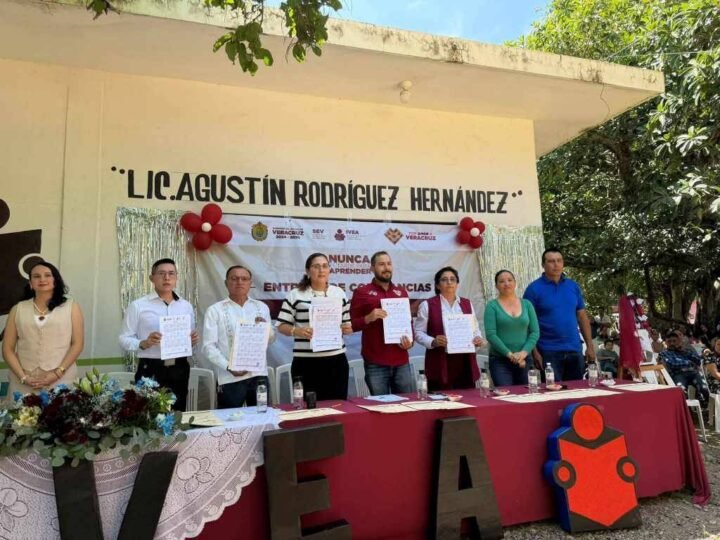 ENTREGAN CERTIFICADOS DEL IVEA EN ZENTLA