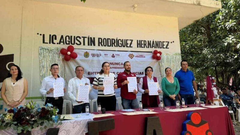 ENTREGAN CERTIFICADOS DEL IVEA EN ZENTLA
