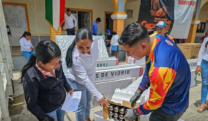 ENTREGAN ELECTRODOMÉSTICOS A FAMILIAS DE CALCAHUALCO