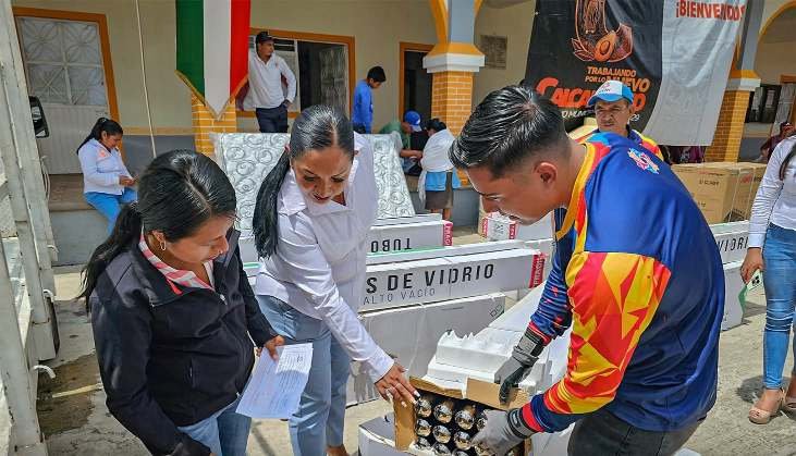ENTREGAN ELECTRODOMÉSTICOS A FAMILIAS DE CALCAHUALCO