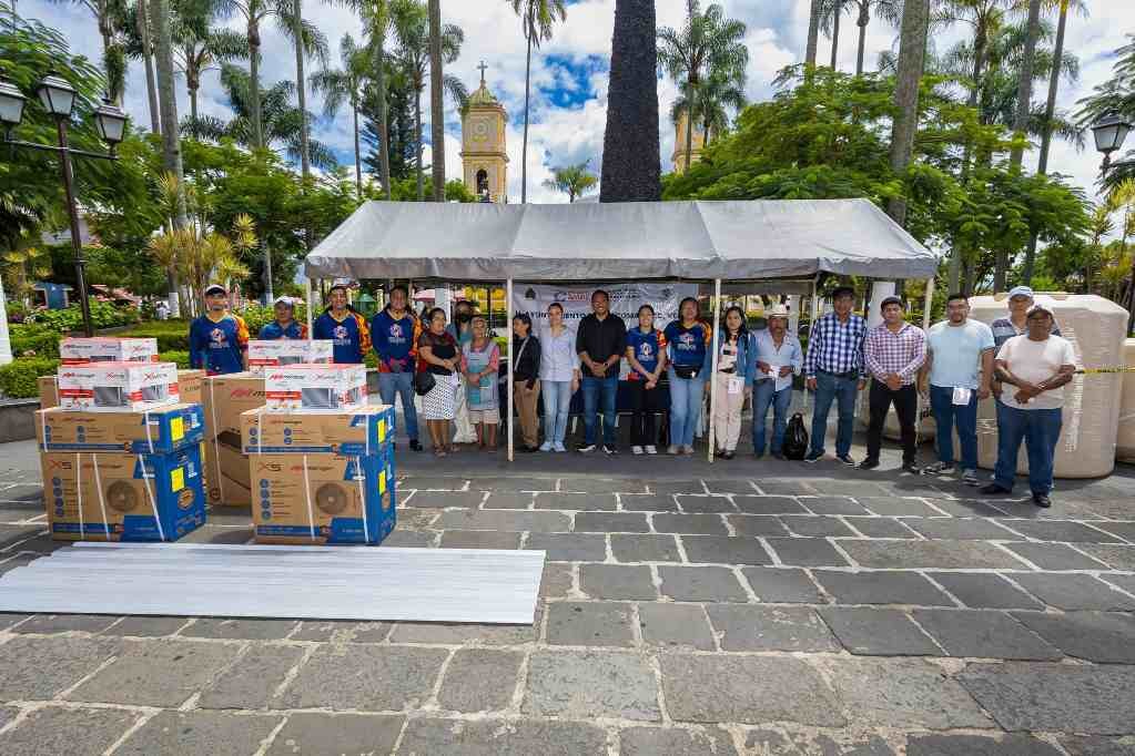 ENTREGAN ELECTRODOMÉSTICOS A FAMILIAS DE COSCOMATEPEC