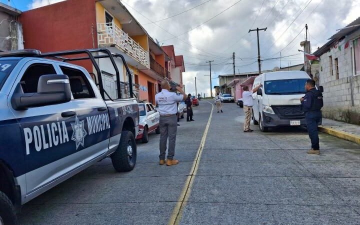 DETECTAN VEHÍCULOS ABANDONADOS EN ALPATLÁHUAC; NOTIFICAN A DUEÑOS PARA QUE LOS RETIREN