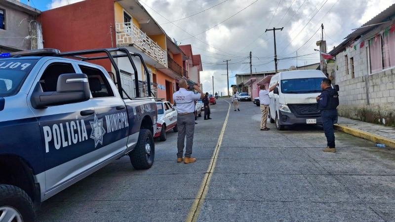 DETECTAN VEHÍCULOS ABANDONADOS EN ALPATLÁHUAC; NOTIFICAN A DUEÑOS PARA QUE LOS RETIREN