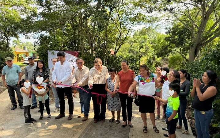 ALCALDESA DE ZENTLA INAUGURA OBRA EN CORAZÓN DE JESÚS PIÑA