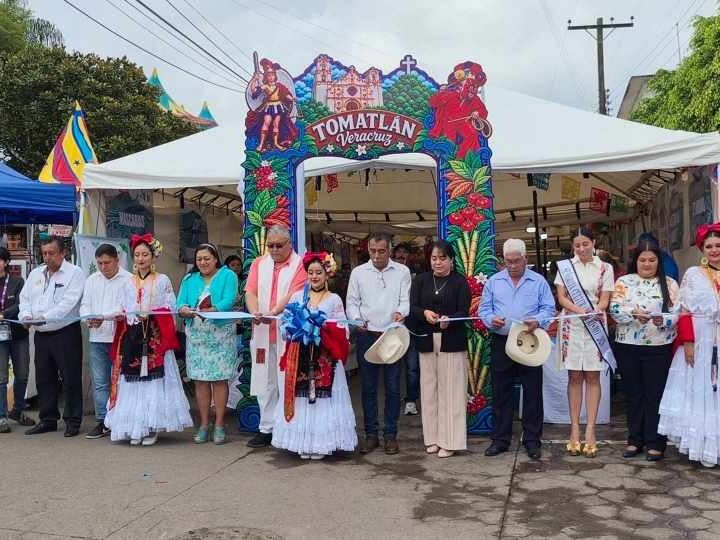 TOMATLÁN, DE FIESTA