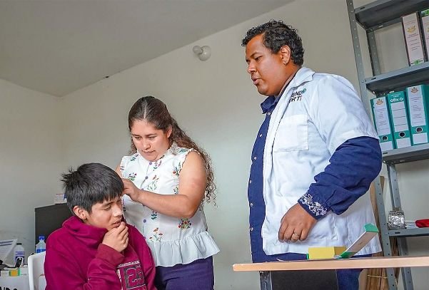 REALIZAN JORNADA DE SALUD VISUAL Y AUDITIVA EN CALCAHUALCO