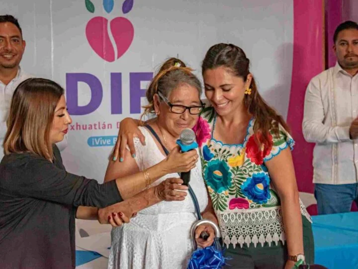 ENTREGAN DIF APOYOS FUNCIONALES