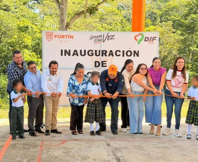 ESTRENAN TECHADO EN PRIMARIA DE VILLA DE LAS FLORES
