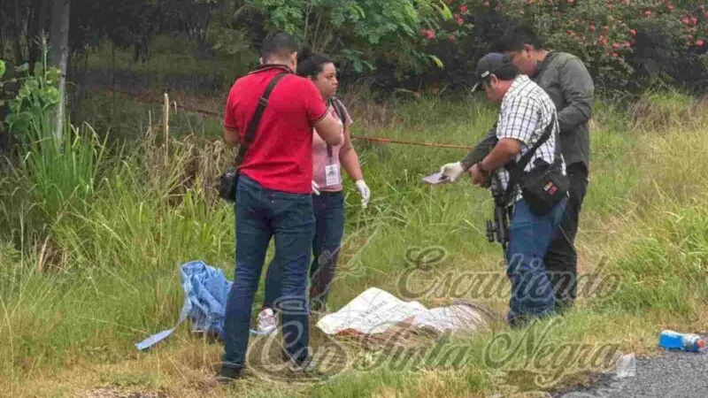 ENCUENTRAN EJECUTADO JUNTO A LA CARRETERA