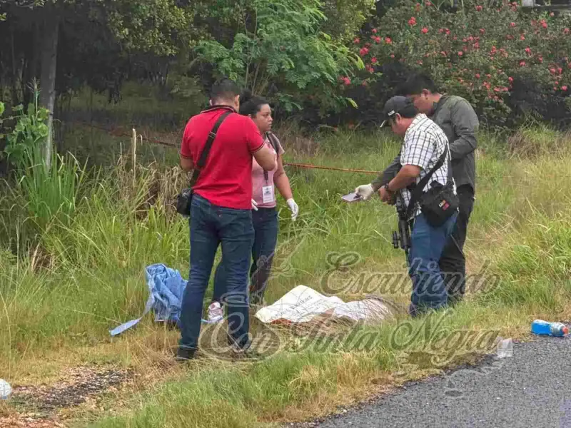 ENCUENTRAN EJECUTADO JUNTO A LA CARRETERA