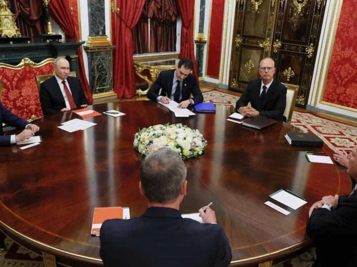 PUTIN ABRE NEGOCIACIONES SOBRE UCRANIA CON LOS EMISARIOS DE LA CASA LA BLANCA