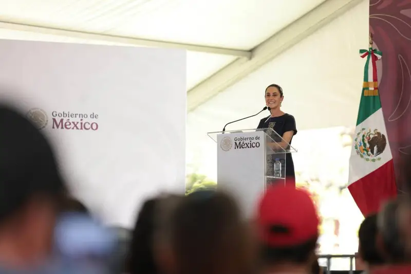 ENTRE ABUCHEOS Y PROTESTAS, SHEINBAUM PRESENTA AVANCES DE GOBIERNO EN COLIMA