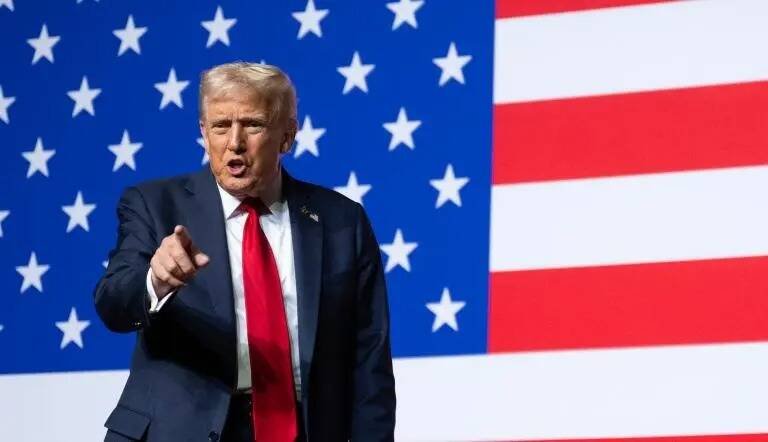 TRUMP DESCARTA REGULACIÓN DE LA IA EN ESTADOS UNIDOS