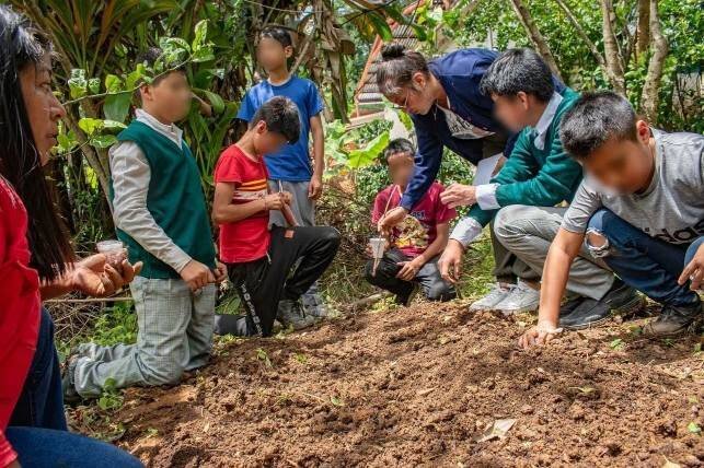 IMPARTEN CURSOS DE ELABORACIÓN DE COMPOSTA Y HUERTOS ESCOLARES EN IXHUATLÁN