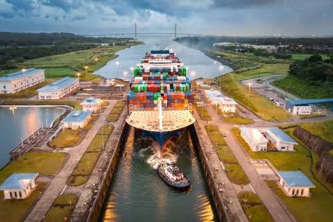CANAL DE PANAMÁ PREVÉ REDUCIR A 29.5 LOS TRÁNSITOS DIARIOS POR SEQUÍA DE EL NIÑO