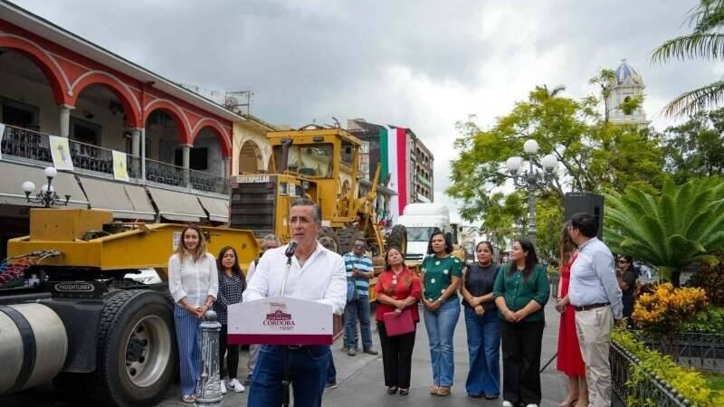 DA AYUNTAMIENTO DE CÓRDOBA BANDERAZO A MAQUINARIA DE LA SIOP PARA REHABILITACIÓN DE CAMINOS RURALES 