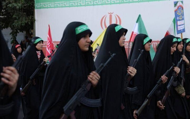 IRÁN MOVILIZA A MÁS DE 300 MIL VOLUNTARIOS PARA SU “DEFENSA TOTAL” TRAS SIETE MESES DE GUERRA