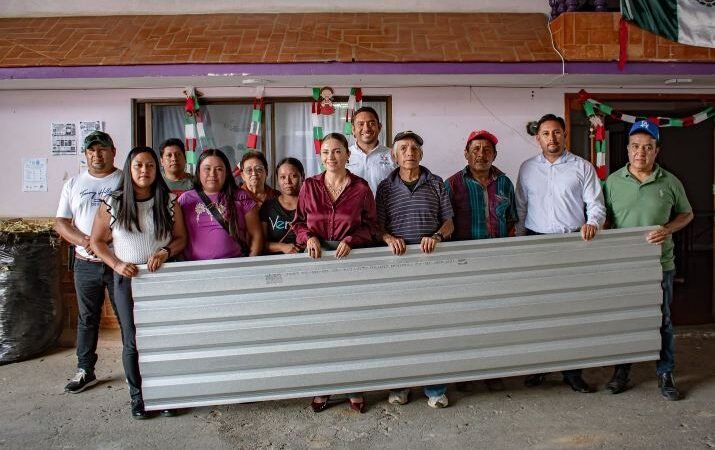 ENTREGAN LÁMINAS A BAJO COSTO EN IXHUATLÁN DEL CAFÉ