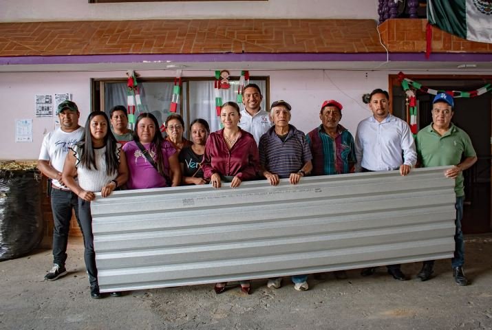 ENTREGAN LÁMINAS A BAJO COSTO EN IXHUATLÁN DEL CAFÉ