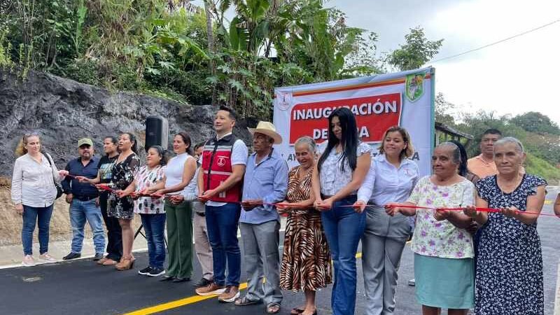 ALCALDE DE TOTUTLA INAUGURA OBRA EN EL PROGRESO