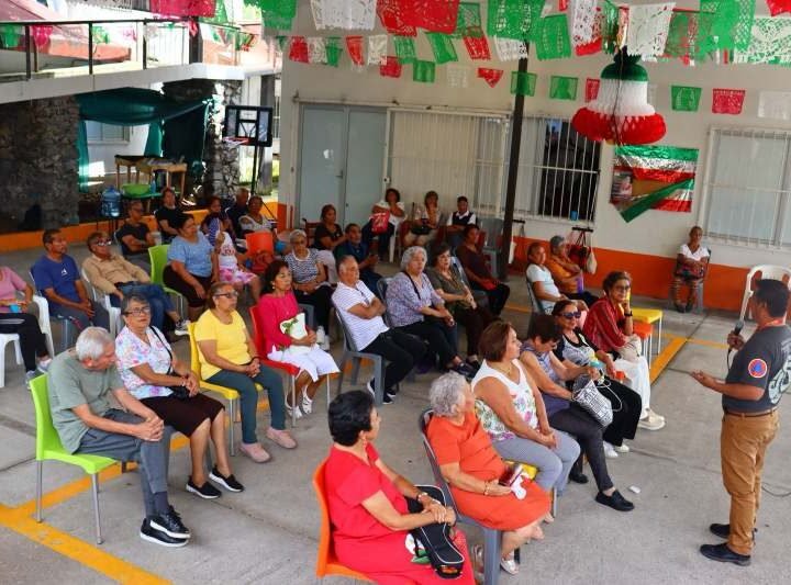 IMPARTEN PLÁTICA DE PREVENCIÓN A INTEGRANTES DE CLUB DEL ABUELO