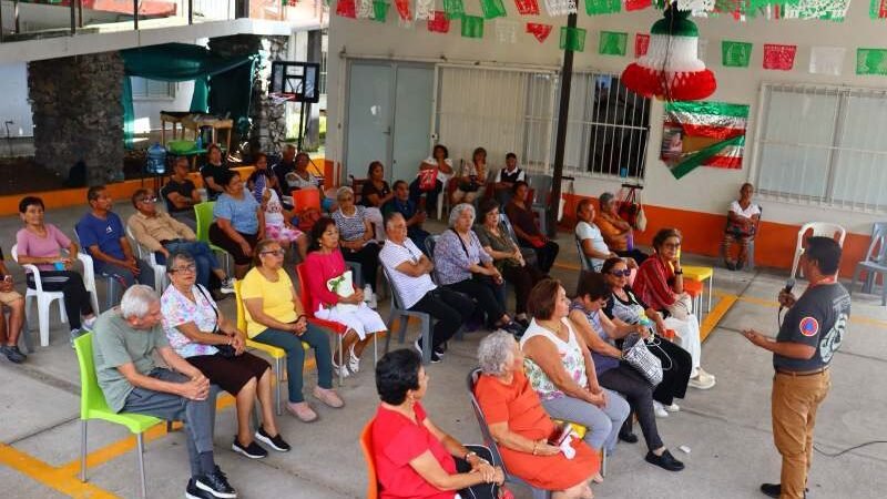 IMPARTEN PLÁTICA DE PREVENCIÓN A INTEGRANTES DE CLUB DEL ABUELO