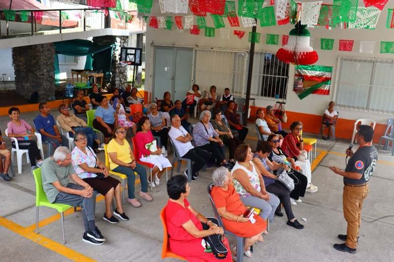 IMPARTEN PLÁTICA DE PREVENCIÓN A INTEGRANTES DE CLUB DEL ABUELO