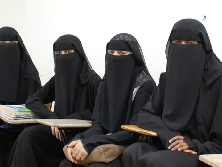ITALIA PROHÍBE BURKAS Y NIQABS EN LAS ESCUELAS