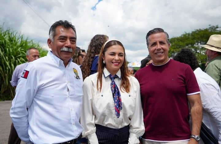 DAN BANDERAZO DE REHABILITACIÓN DE LA CARRETERA ACAYOTLA-SABANA LARGA